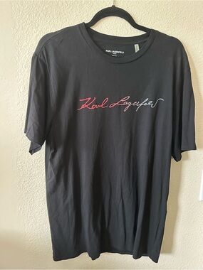 Karl Lagerfeld Black T-Shirt with Red Script Logo size L/ NWOT 1262